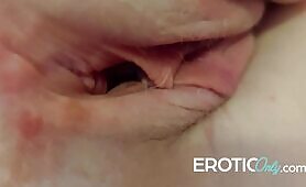 German Mature pussy fingered