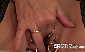 The realtors Mallorca Part 2: horny Milf with pierced Pussy and Nipples