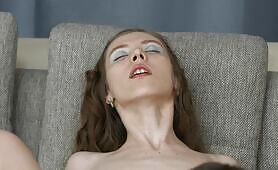 Teen gets the big Cock in her tight Pussy