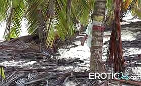 Jasmine Rogue: Blowjob at the Beach